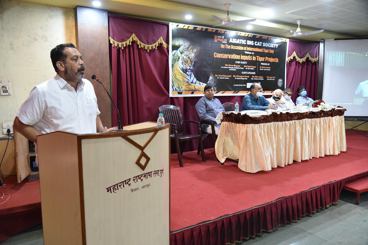 A wildlife expert giving a talk on man-animal conflict